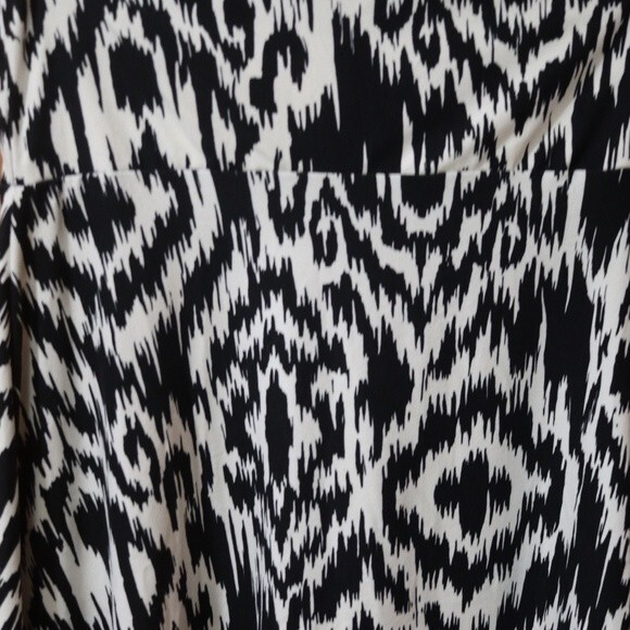 LuLaRoe Black White Print Knee-Length Skirt Small Stretchy Everyday Versatile - Picture 3 of 7